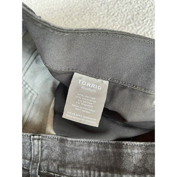 Torrid Bombshell Flare Super Soft Jeans Women’s Size 28 Reg Black Floral - Picture 15 of 15